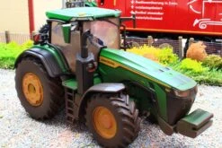 43289 Weathered Britains John Deere 8R 370 Tractor NEW! -Britains 43289WeatheredBritainsJohnDeere8R370TractorPic8