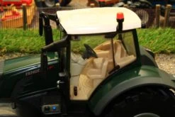 43290 Britains Fendt 824 Vario PROFI Special Edition Tractor -Britains 43290BritainsFendt824VarioPROFISpecialEditionTractorPIC15