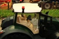 43290 Britains Fendt 824 Vario PROFI Special Edition Tractor -Britains 43290BritainsFendt824VarioPROFISpecialEditionTractorPIC16