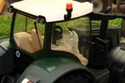 43290 Britains Fendt 824 Vario PROFI Special Edition Tractor -Britains 43290BritainsFendt824VarioPROFISpecialEditionTractorPIC17