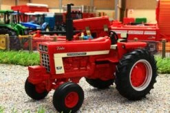 43294 Britains Case International Harvester Farmall 1066 Tractor ** 20% Off! **