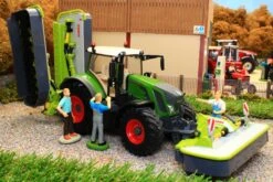 43303 Britains Claas Disco Rear Butterfly Mower 35 43303 Britains Claas Disco Rear Butterfly Mower -Britains 43302 43303BritainsMowersJointPic2 d07f915a 3508 44c9 9673 241f1d66616e