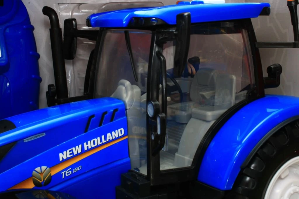 43305 Britains Big Farm Remote Control New Holland T6.175 Tractor 1:16th Scale 4 43305 Britains Big Farm Remote Control New Holland T6.175 Tractor 1:16th Scale - Image 2