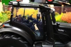 43309 Britains 132 Scale Valtra Q305 4WD Tractor In Black -Britains 43309Britains132ScaleValtraQ3054WDTractorinBlackPic10