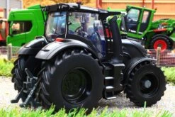43309 Britains 132 Scale Valtra Q305 4WD Tractor In Black -Britains 43309Britains132ScaleValtraQ3054WDTractorinBlackPic5