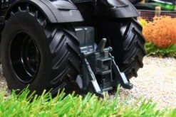 43309 Britains 132 Scale Valtra Q305 4WD Tractor In Black -Britains 43309Britains132ScaleValtraQ3054WDTractorinBlackPic7