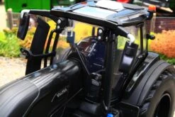 43309 Britains 132 Scale Valtra Q305 4WD Tractor In Black -Britains 43309Britains132ScaleValtraQ3054WDTractorinBlackPic9