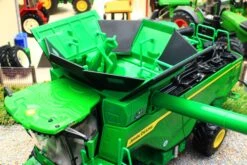 43310 Britains 'Prestige Collection' John Deere X9 1100 Combine Harvester -Britains 43310BritainsJohnDeereX91100CombineHarvesterPIC6