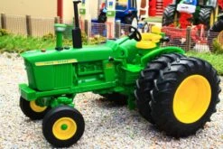 MS-43311 Britains John Deere 4020 Tractor With Rear Duals