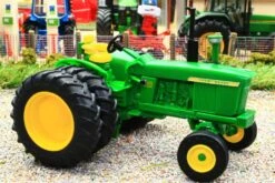 MS-43311 Britains John Deere 4020 Tractor With Rear Duals -Britains 43311BritainsJohnDeere4020TractorRearDualsPic4 801c4627 37c2 4e76 a479 31dafd2943ae