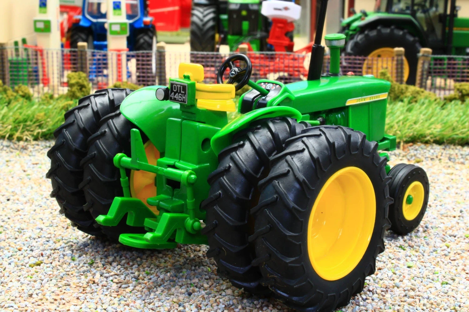 43311 Britains John Deere 4020 Tractor With Rear Duals 7 43311 Britains John Deere 4020 Tractor With Rear Duals - Image 5