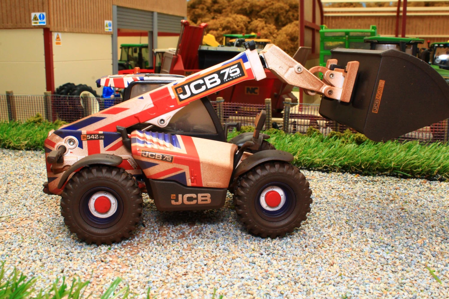 43317(W) Weathered Britains Limited Edition JCB Agri-Pro Loadall 75th Anniversary Union Jack Model NEW! 7 43317(W) Weathered Britains Limited Edition JCB Agri-Pro Loadall 75th Anniversary Union Jack Model NEW! - Image 5