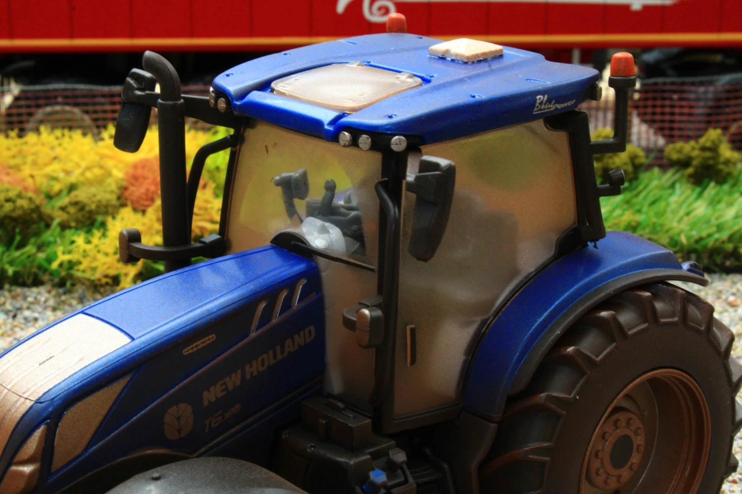 43319 Weathered Britains New Holland T6-180 Blue Power Tractor NEW! 11 43319 Weathered Britains New Holland T6-180 Blue Power Tractor NEW! - Image 9