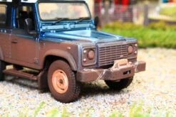 43321 Britains Muddy Land Rover Defender -Britains 43321BritainsMuddyLandRoverDefender90withroofrackandwinchNewPic3