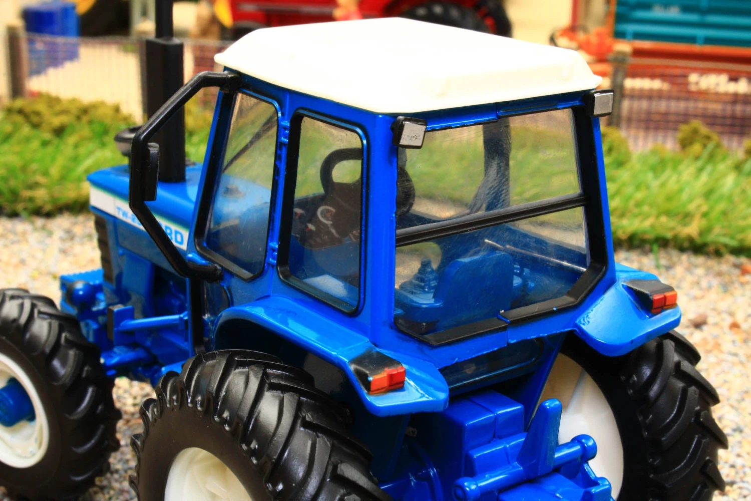 43322 Britains Ford TW20 4WD Tractor 12 43322 Britains Ford TW20 4WD Tractor - Image 10