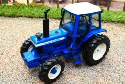 43322 Britains Ford TW20 4WD Tractor 36 43322 Britains Ford TW20 4WD Tractor -Britains 43322BritainsFordTW204WDTractorPic16