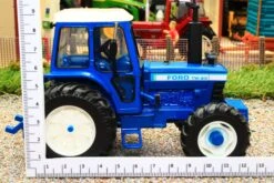 43322 Britains Ford TW20 4WD Tractor 37 43322 Britains Ford TW20 4WD Tractor -Britains 43322BritainsFordTW204WDTractorPic17