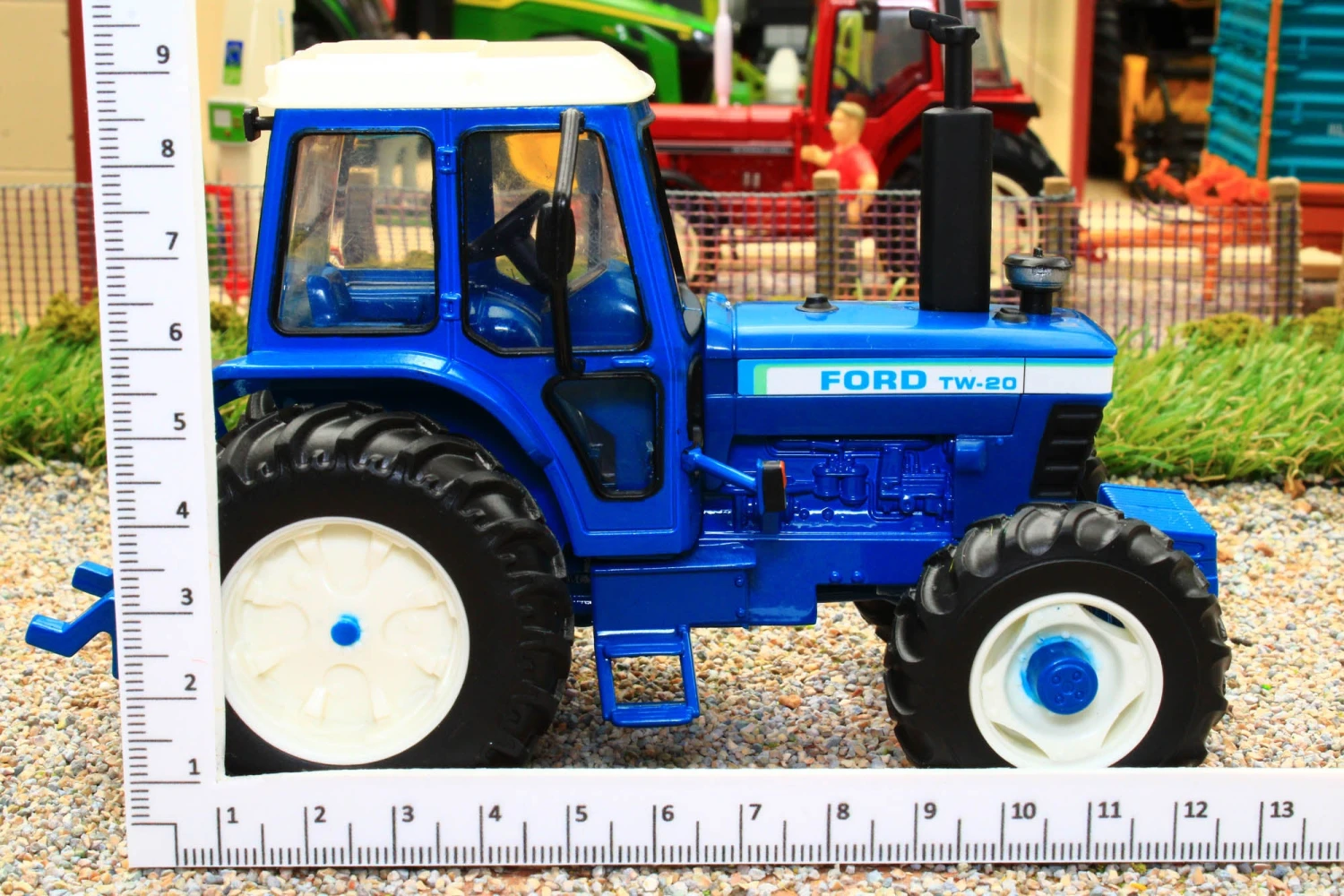 43322 Britains Ford TW20 4WD Tractor 19 43322 Britains Ford TW20 4WD Tractor - Image 17