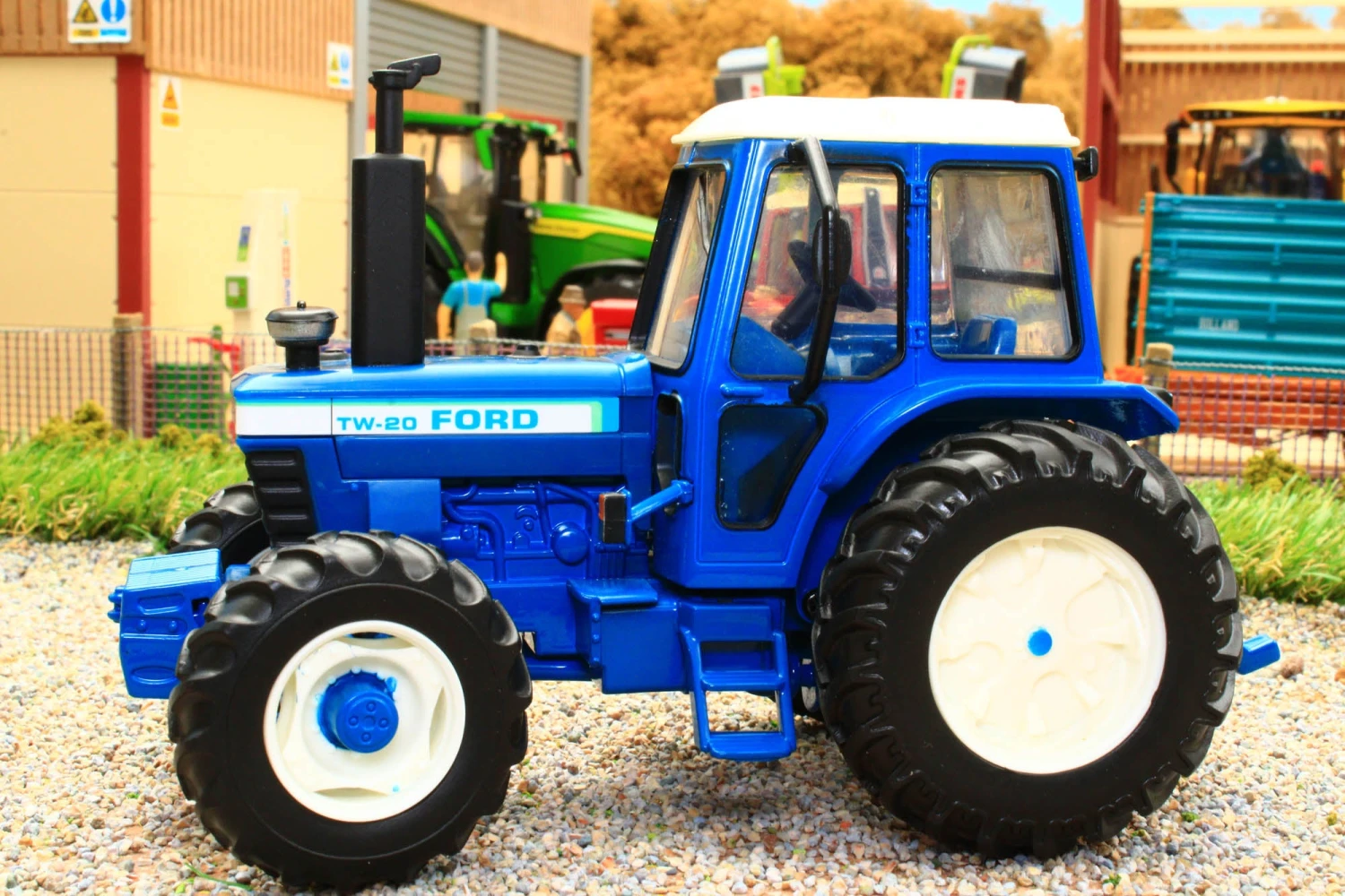 43322 Britains Ford TW20 4WD Tractor 4 43322 Britains Ford TW20 4WD Tractor - Image 2
