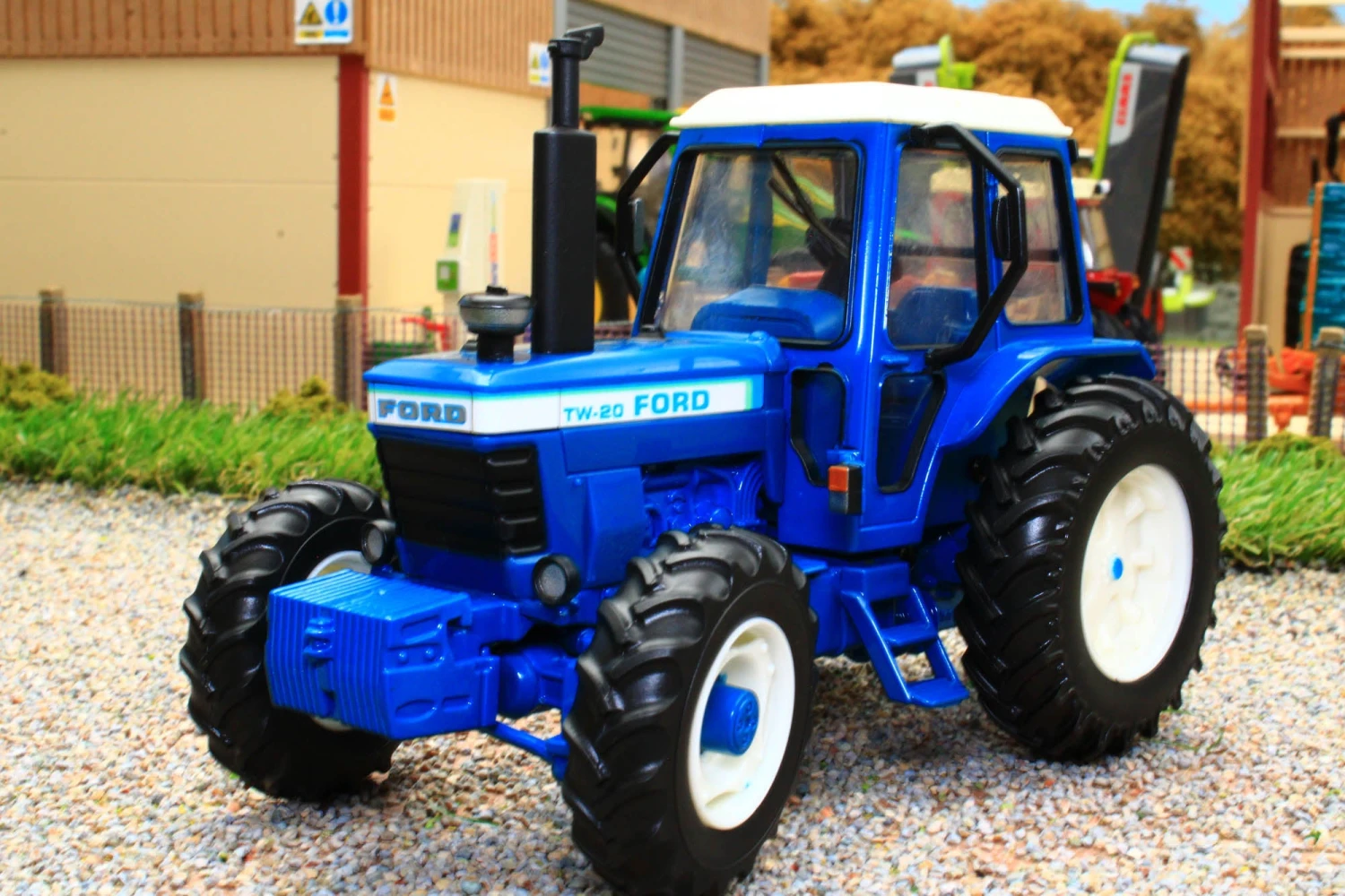 43322 Britains Ford TW20 4WD Tractor 5 43322 Britains Ford TW20 4WD Tractor - Image 3