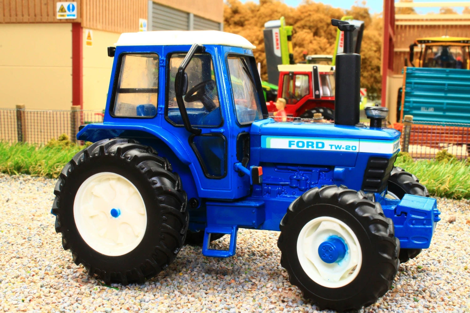 43322 Britains Ford TW20 4WD Tractor 7 43322 Britains Ford TW20 4WD Tractor - Image 5
