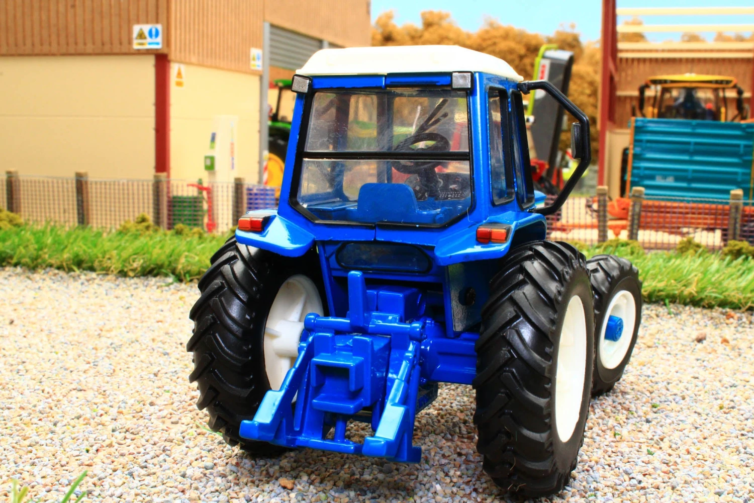 43322 Britains Ford TW20 4WD Tractor 9 43322 Britains Ford TW20 4WD Tractor - Image 7