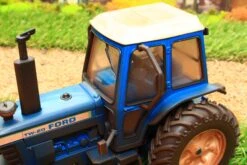 43322(W) Weathered Britains Ford TW20 4WD Tractor NEW! 23 43322(W) Weathered Britains Ford TW20 4WD Tractor NEW! -Britains 43322 W WeatheredBritainsFordTW204WDTractorPic10