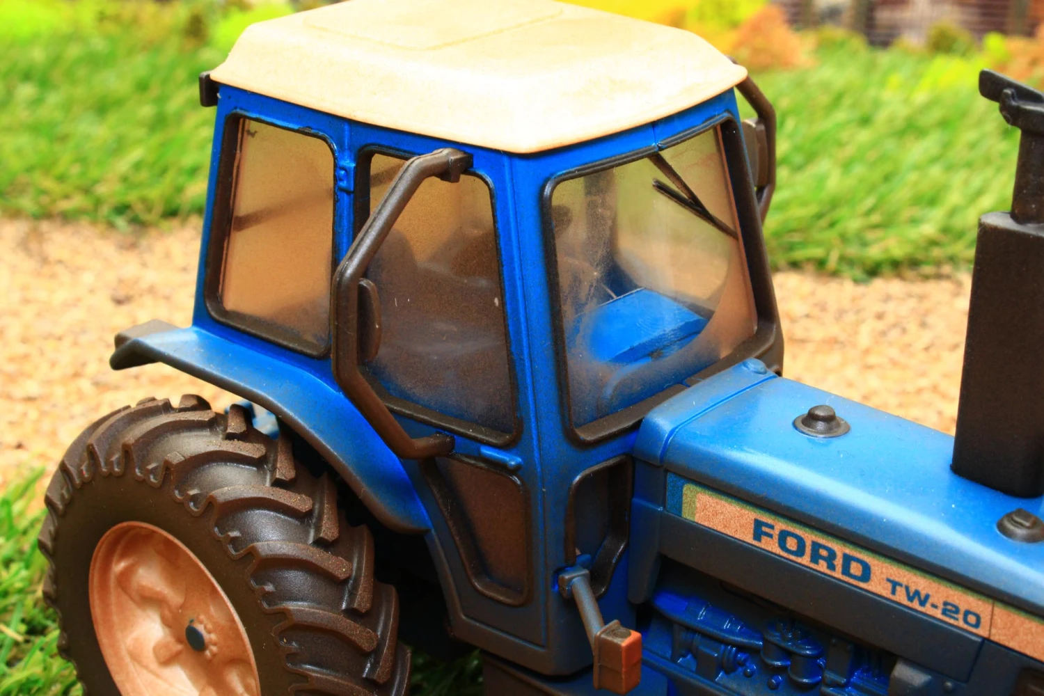 43322(W) Weathered Britains Ford TW20 4WD Tractor NEW! 13 43322(W) Weathered Britains Ford TW20 4WD Tractor NEW! - Image 11