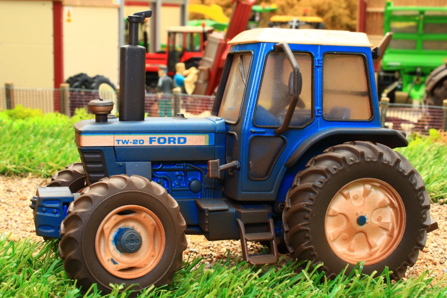 43322(W) Weathered Britains Ford TW20 4WD Tractor NEW! 4 43322(W) Weathered Britains Ford TW20 4WD Tractor NEW! - Image 2