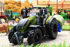 43323 Britains Olive Green Valtra Playset Inc. Bale Lifter And Cow Feeder -Britains 43323BritainsOliveGreenValtraPlaysetinc.BaleLifterandCowFeederNewPic16