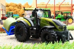 43323 Britains Olive Green Valtra Playset Inc. Bale Lifter And Cow Feeder -Britains 43323BritainsOliveGreenValtraPlaysetinc.BaleLifterandCowFeederNewPic17