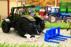 43323 Britains Olive Green Valtra Playset Inc. Bale Lifter And Cow Feeder -Britains 43323BritainsOliveGreenValtraPlaysetinc.BaleLifterandCowFeederNewPic8