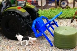 43323 Britains Olive Green Valtra Playset Inc. Bale Lifter And Cow Feeder -Britains 43323BritainsOliveGreenValtraPlaysetinc.BaleLifterandCowFeederNewPic9