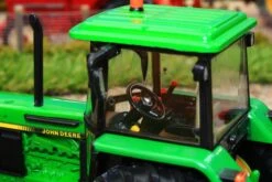 43326 Britains Limited Edition John Deere 3350 2WD Tractor 24 43326 Britains Limited Edition John Deere 3350 2WD Tractor -Britains 43326BritainsLimtedEditionJohnDeere33502WDTractorPic10