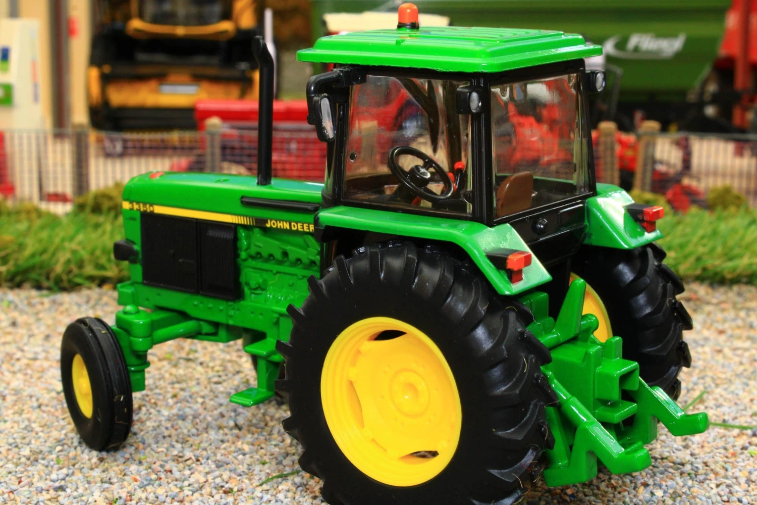 43326 Britains Limited Edition John Deere 3350 2WD Tractor 8 43326 Britains Limited Edition John Deere 3350 2WD Tractor - Image 6