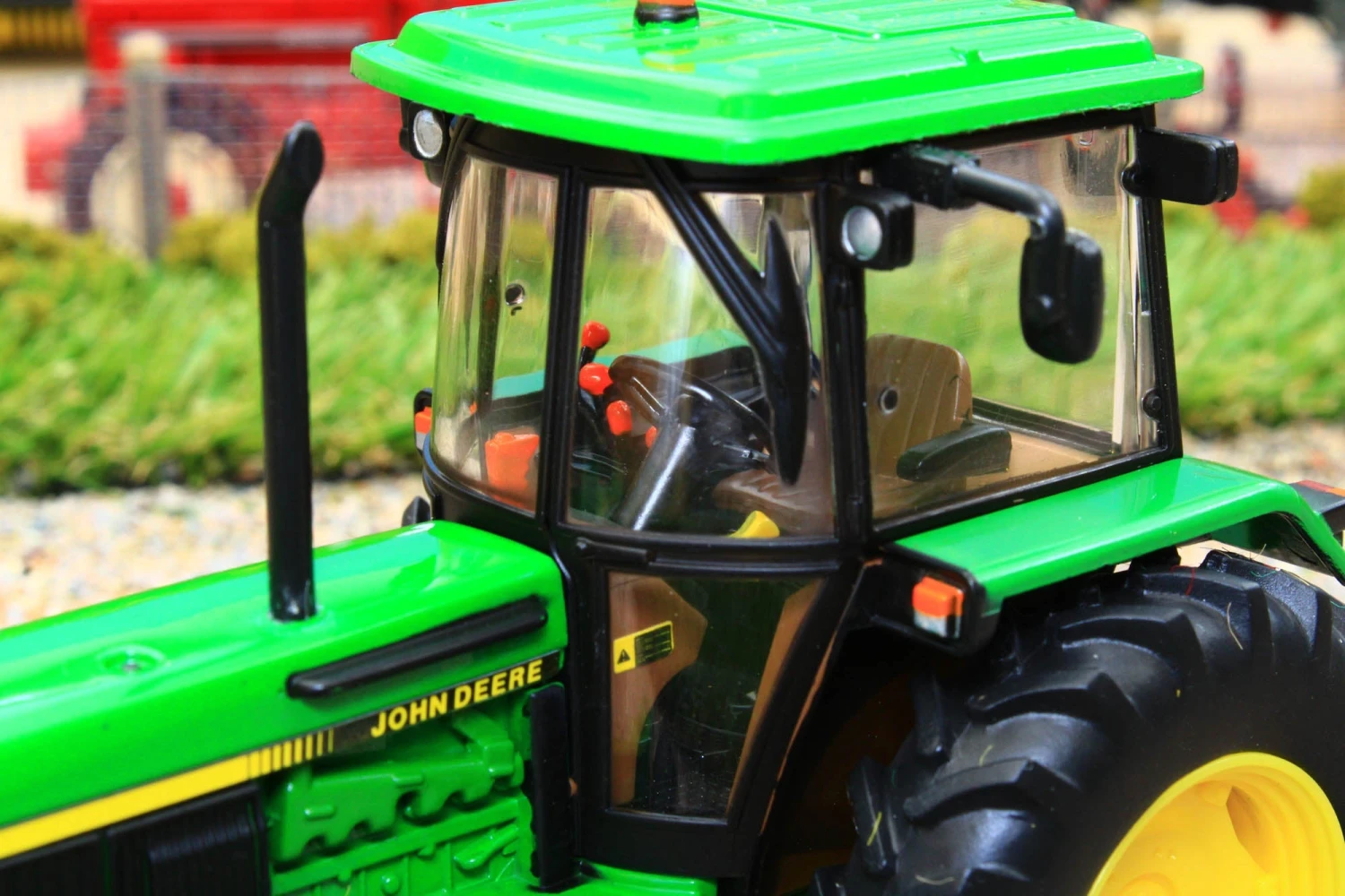 43326 Britains Limited Edition John Deere 3350 2WD Tractor 11 43326 Britains Limited Edition John Deere 3350 2WD Tractor - Image 9