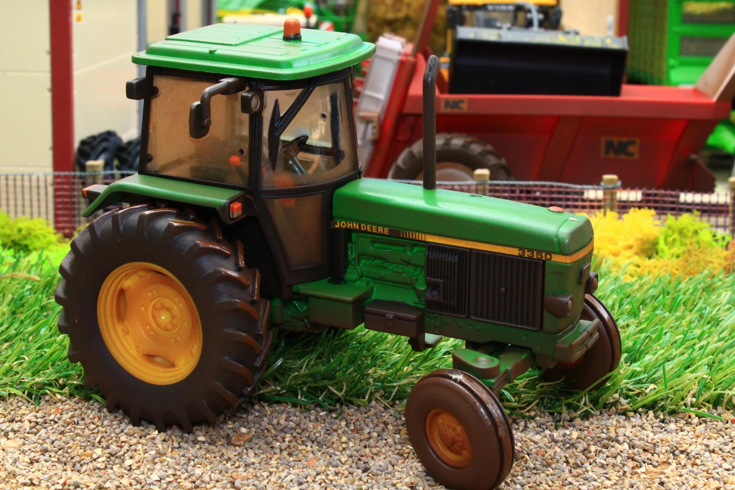 43326(W) Weathered Britains Limited Edition John Deere 3350 2WD Tractor NEW! 6 43326(W) Weathered Britains Limited Edition John Deere 3350 2WD Tractor NEW! - Image 4