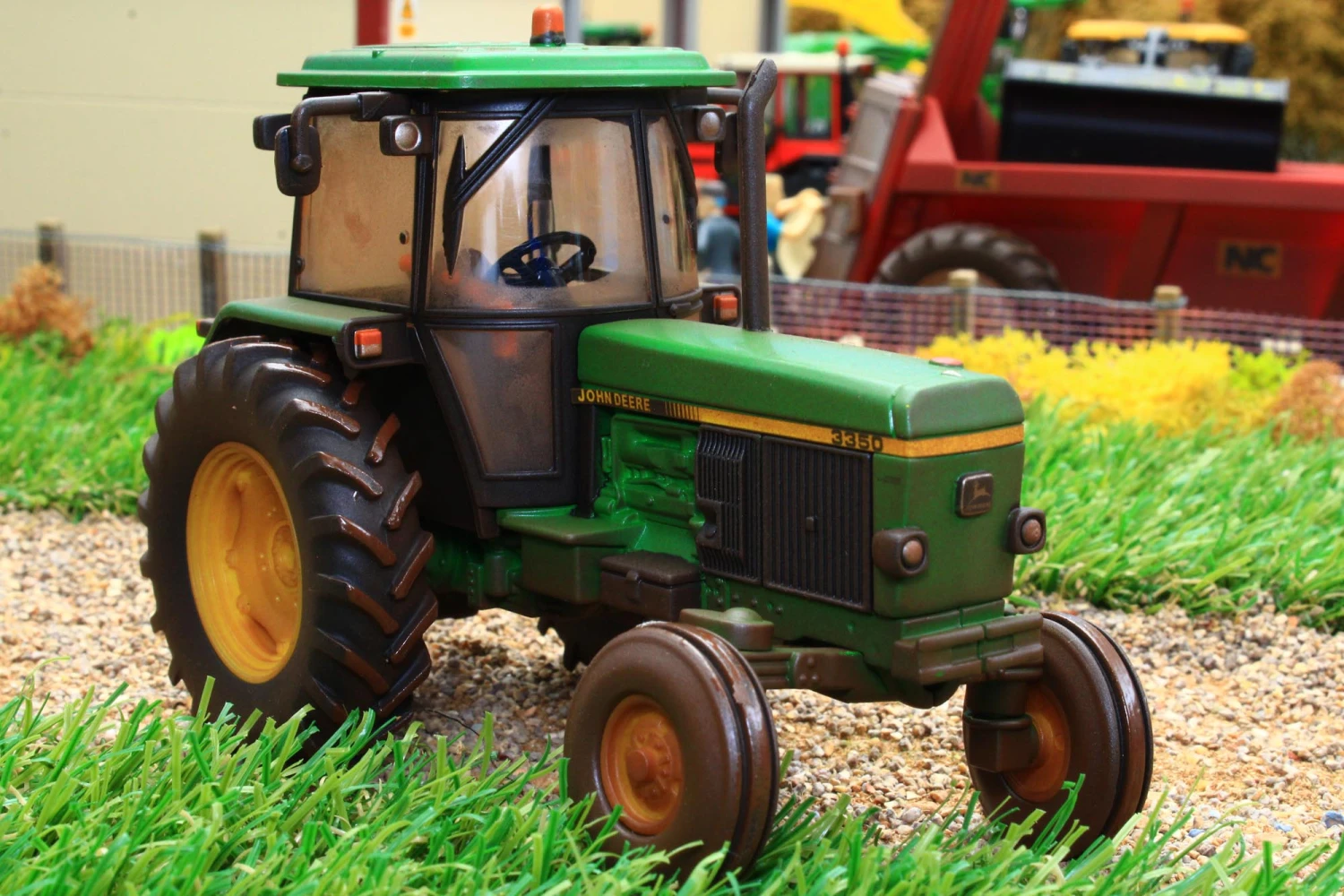 43326(W) Weathered Britains Limited Edition John Deere 3350 2WD Tractor NEW! 7 43326(W) Weathered Britains Limited Edition John Deere 3350 2WD Tractor NEW! - Image 5