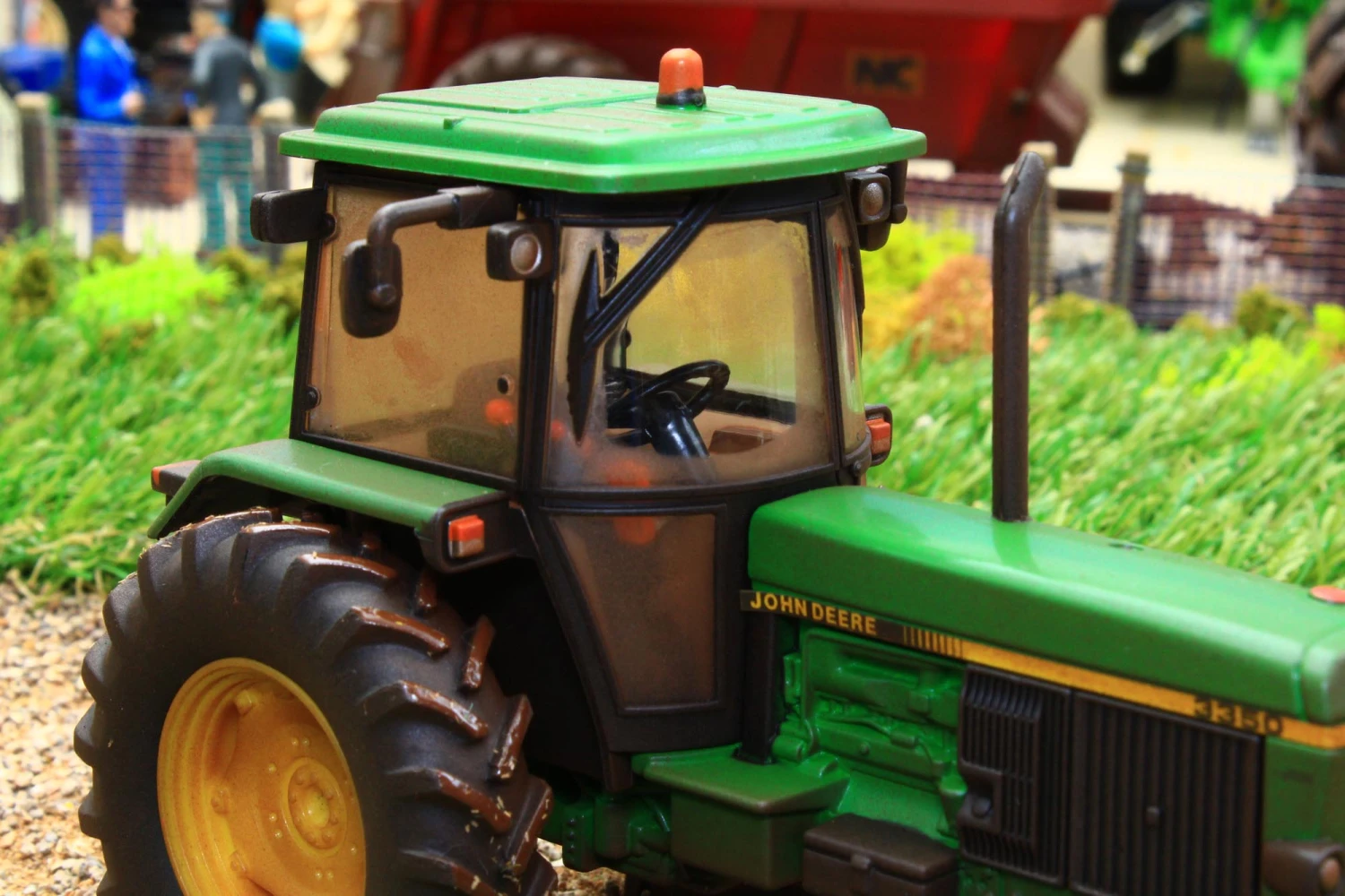 43326(W) Weathered Britains Limited Edition John Deere 3350 2WD Tractor NEW! 11 43326(W) Weathered Britains Limited Edition John Deere 3350 2WD Tractor NEW! - Image 9