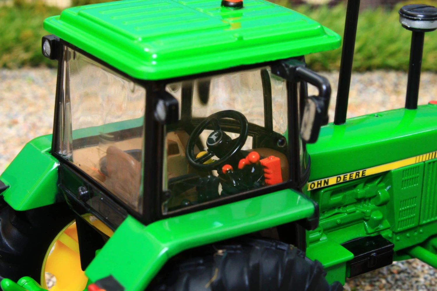 43327 Britains Limited Edition John Deere 3140 2WD Tractor ** 15% Off ** 18 43327 Britains Limited Edition John Deere 3140 2WD Tractor ** 15% Off ** - Image 16