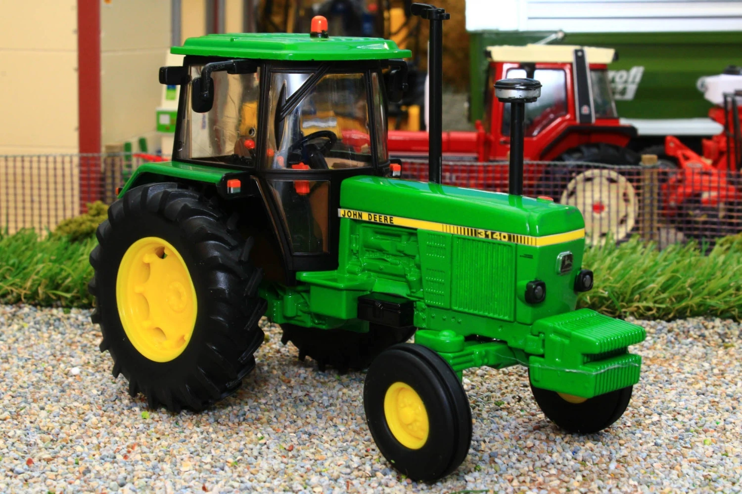 43327 Britains Limited Edition John Deere 3140 2WD Tractor ** 15% Off ** 4 43327 Britains Limited Edition John Deere 3140 2WD Tractor ** 15% Off ** - Image 2