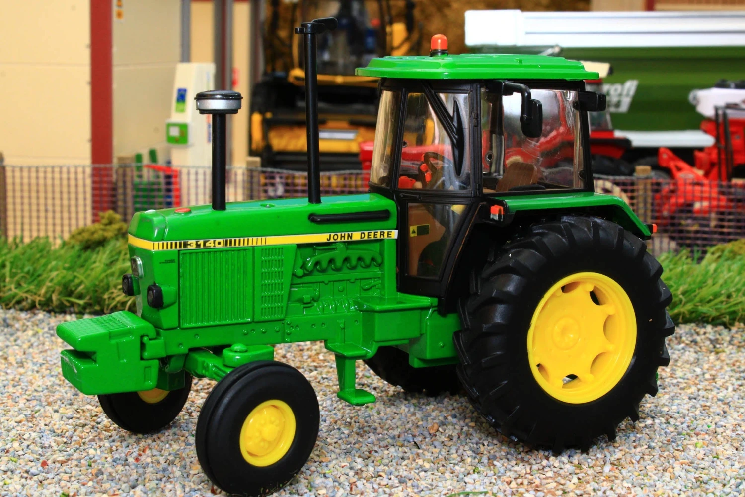 43327 Britains Limited Edition John Deere 3140 2WD Tractor ** 15% Off ** 5 43327 Britains Limited Edition John Deere 3140 2WD Tractor ** 15% Off ** - Image 3