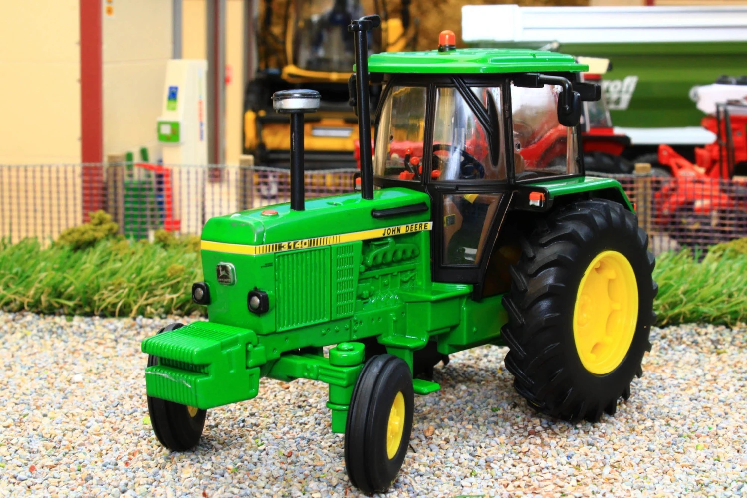 43327 Britains Limited Edition John Deere 3140 2WD Tractor ** 15% Off ** 6 43327 Britains Limited Edition John Deere 3140 2WD Tractor ** 15% Off ** - Image 4