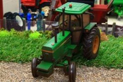 43327(W) Weathered Britains Limited Edition John Deere 3140 2WD Tractor NEW! -Britains 43327 W WeatheredBritainsLimitedEditionJohnDeere31402WDTractorPic10