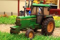 43327(W) Weathered Britains Limited Edition John Deere 3140 2WD Tractor NEW! -Britains 43327 W WeatheredBritainsLimitedEditionJohnDeere31402WDTractorPic3