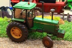 43327(W) Weathered Britains Limited Edition John Deere 3140 2WD Tractor NEW! -Britains 43327 W WeatheredBritainsLimitedEditionJohnDeere31402WDTractorPic7
