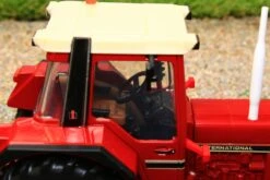43329 Britains Limited Edition International IH 1056 XL 4WD Tractor -Britains 43329BritainsLimitedEditionInternationalIH1056XL4WDTractorPic15