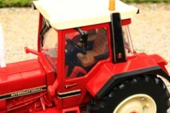 43329 Britains Limited Edition International IH 1056 XL 4WD Tractor -Britains 43329BritainsLimitedEditionInternationalIH1056XL4WDTractorPic17