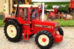Britains -Britains 43329BritainsLimitedEditionInternationalIH1056XL4WDTractorPic2
