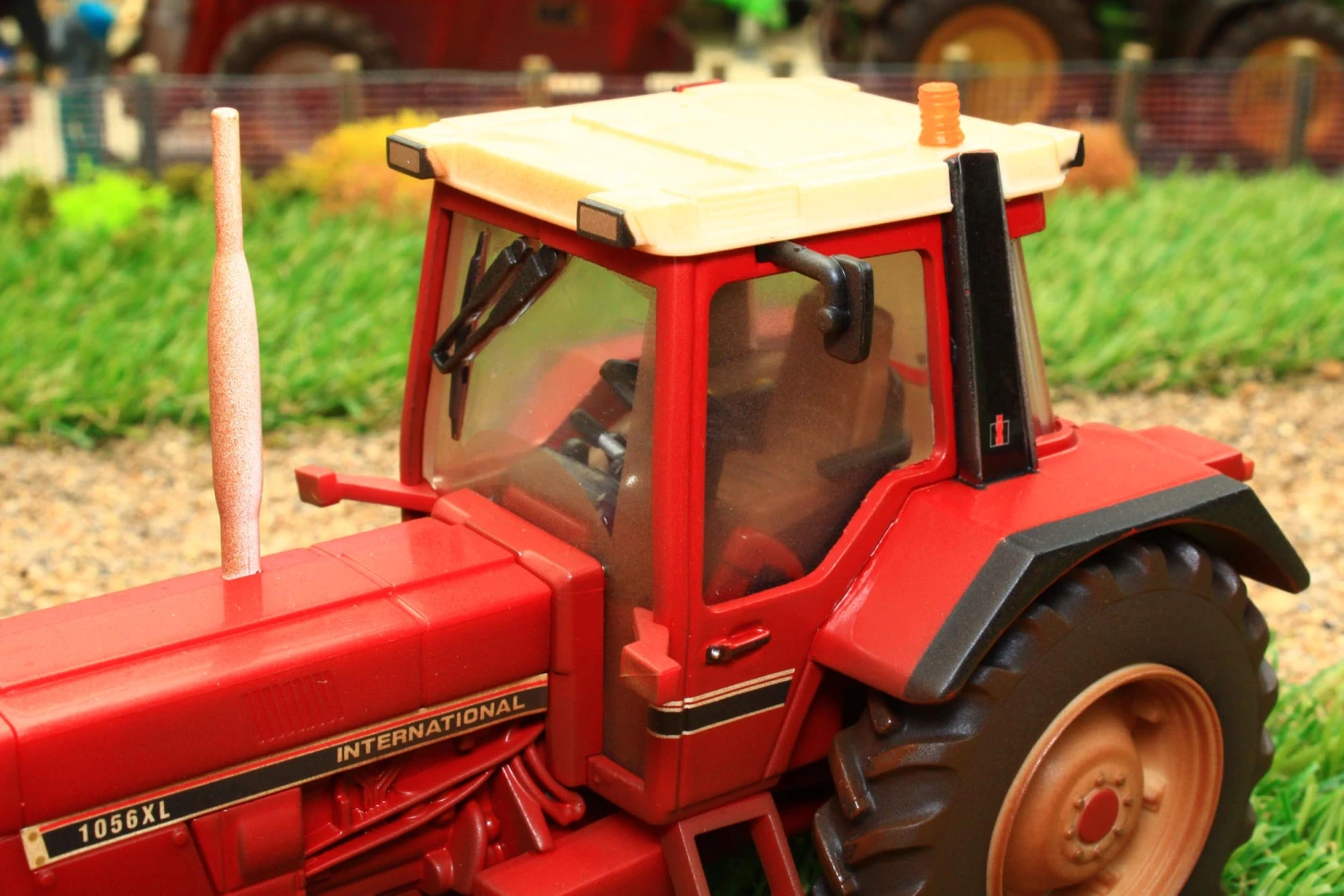 43329(W) Weathered Britains Limited Edition International IH 1056 XL 4WD Tractor NEW! 14 43329(W) Weathered Britains Limited Edition International IH 1056 XL 4WD Tractor NEW! - Image 12